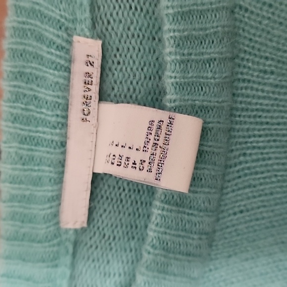Forever 21 Mint Green Sweater with Gray Lip Print Sz L - Picture 3 of 8